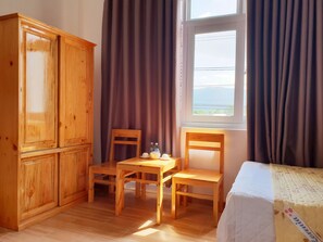 ツインルーム | ミニバー、デスク、防音設備、WiFi (無料)