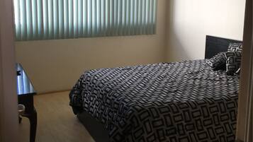 Condo clásico, varias camas, para no fumadores | 2 habitaciones, escritorio, tabla de planchar con plancha y wifi gratis