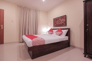 Standard Double Room | Meja, Wi-fi percuma, cadar katil 