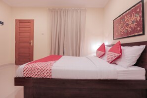 Kamar Double Standar | Meja kerja, Wi-Fi gratis, dan seprai linen