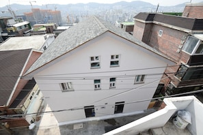 Exterior - Howl's Moving Castle (Seoul)