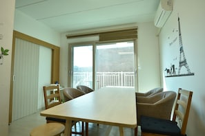 House | Living area - Howl's Moving Castle (Seoul)