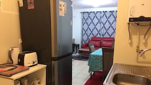 تلفزيون بشاشة مسطحة