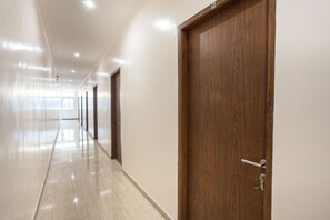 Hallway - Capital O 134 Lg Residence (Surabaya)