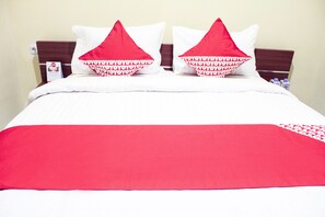 Kamar Double Standar | Meja kerja, Wi-Fi gratis, dan seprai linen