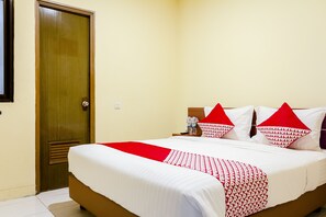 スタンダード ダブルルーム | デスク、WiFi (無料)、ベッドシーツ