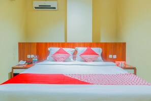 Escritorio, wifi gratis, ropa de cama