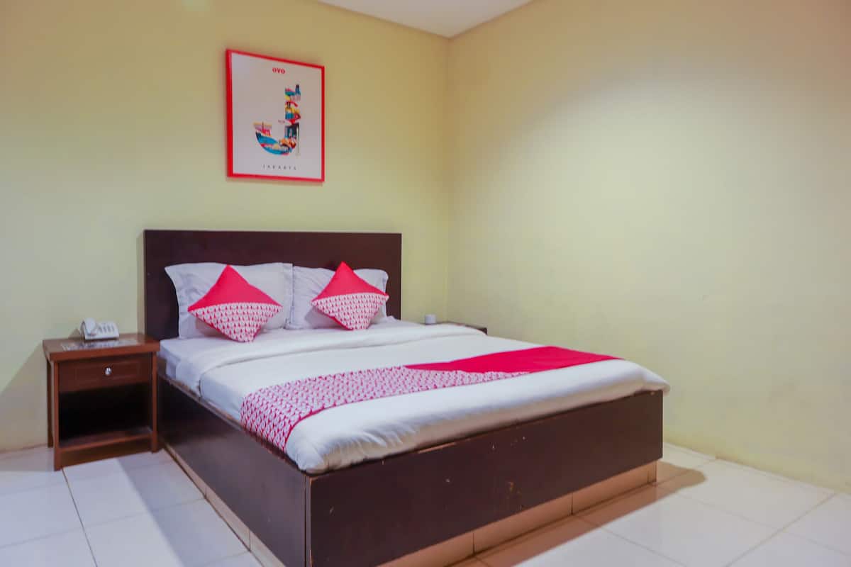 Superior Studio | Desk, free WiFi, bed sheets
