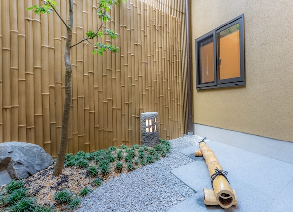 Courtyard - Yuenshe Higashi Hongan-Ji Villa (Kyoto)