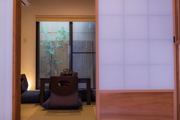 Family Villa, 2 Bedrooms, Kitchenette | Living area | Flat-screen TV - Yuenshe Nishi Hongan-Ji Villa (Kyoto)