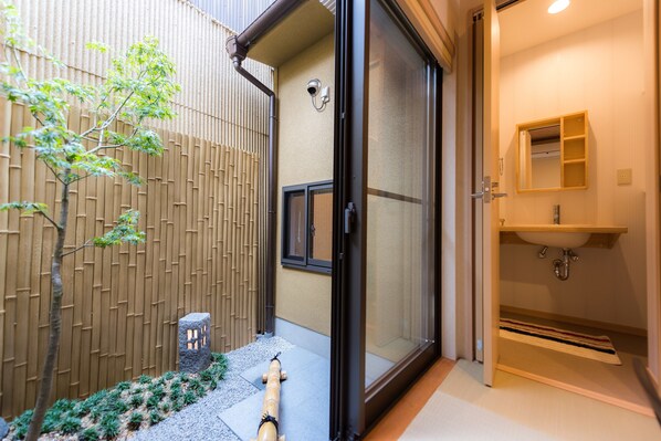 2 habitaciones y minibar con artículos gratuitos 