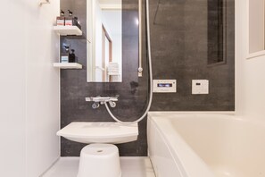 Villa Confort, 2 chambres, coin cuisine | Douche de la salle de bain