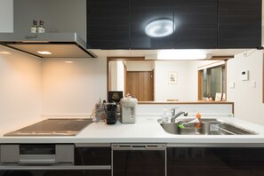 Comfort Villa, 2 Bedrooms, Kitchenette | Private kitchenette