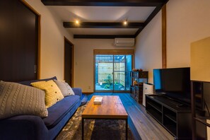 Living room - Yuenshe Sanjusangendo Kyoto Villa (Kyoto)