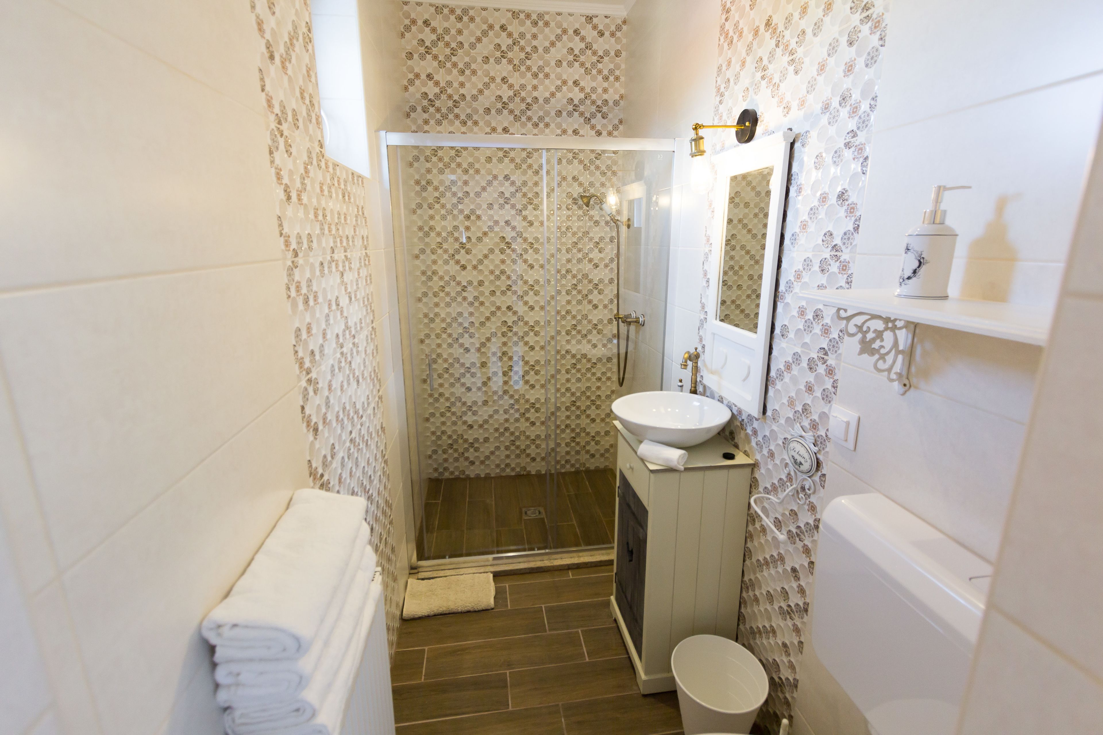 Standard-Vierbettzimmer, 2 Queen-Betten, Nichtraucher | Badezimmer