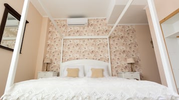 Deluxe Double or Twin Room | Blackout curtains, iron/ironing board, free WiFi, bed sheets