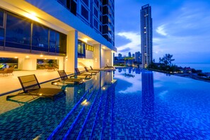 Kolam renang outdoor