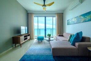 40-inch flat-screen TV with satellite channels - Tanjung Point Residences (George Town)