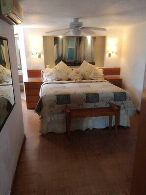 4 soverom, skrivebord, strykejern/-brett og wi-fi (inkludert)