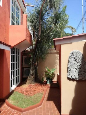 Exterior detail - A nice house in a quiet, well communicated and convenient area. (50)