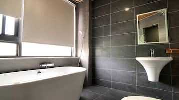 Design Double Room (207) | Bathroom | Free toiletries, hair dryer, slippers, bidet