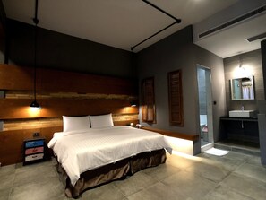 Standard Double Room (206) | Desk, soundproofing, rollaway beds, free WiFi - Kenting True Color Hostel (Hengchun)