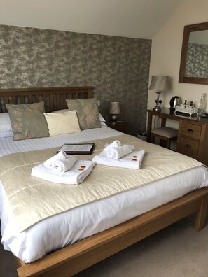 Room, 1 King Bed, Sea View | Iron/ironing board, free WiFi, bed sheets - Chy an Gwedhen (St Ives)