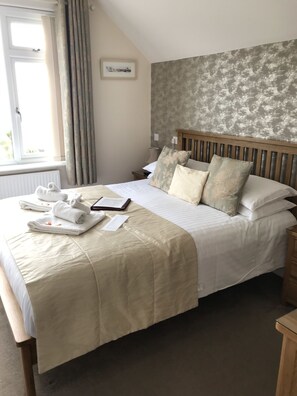 Room, 1 King Bed, Sea View | Iron/ironing board, free WiFi, bed sheets - Chy an Gwedhen (St Ives)