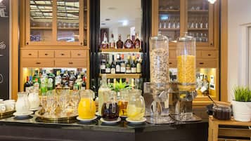 Se ofrece un desayuno bufé (10 EUR por persona)