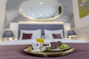 Frette Italian sheets, premium bedding, memory foam beds, minibar - Public House Hotel (Belgrade)