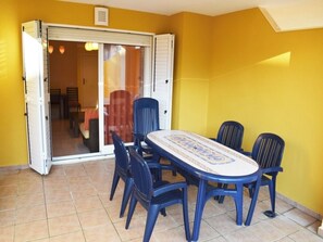 Outdoor dining - Family holiday apartment, great location (DENIA)