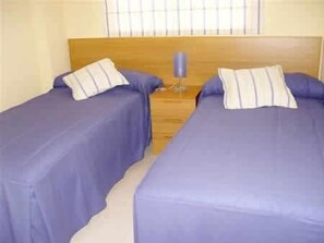 2 bedrooms, bed sheets - Family holiday apartment, great location (DENIA)