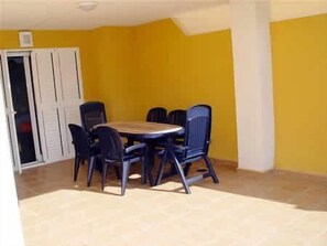 Outdoor dining - Family holiday apartment, great location (DENIA)