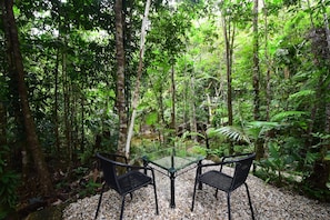 Casa de campo romântica, 1 cama Queen, vista para o rio, ao lado da montanha | Terraço/pátio