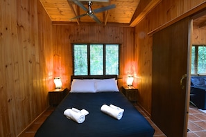 Romantisches Ferienhaus, 1 Queen-Bett, Flussblick, Bergseite | Ausblick vom Zimmer