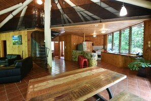 Casa panorámica, 2 camas Queen size, vista al río, junto a la montaña | Servicio a la habitación