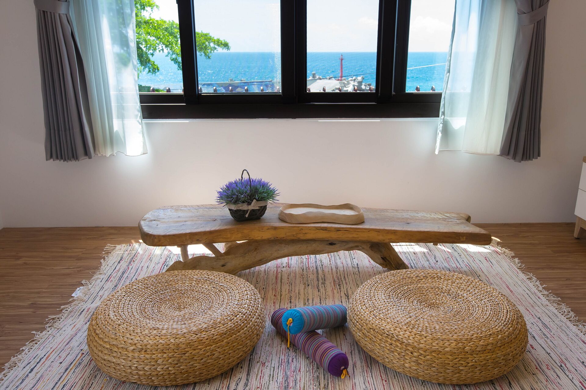 Deluxe-herbergi með tvíbreiðu rúmi - 1 meðalstórt tvíbreitt rúm - reyklaust | Sérhannaðar innréttingar, sérvalin húsgögn, skrifborð, hljóðeinangrun