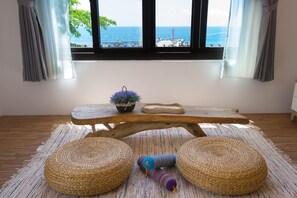 Deluxe Double Room, 1 Queen Bed, Non Smoking | Individually decorated, individually furnished, desk, soundproofing - Najie (Donghe)