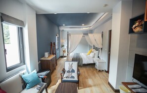 Deluxe Double Room, 1 Queen Bed, Non Smoking | Individually decorated, individually furnished, desk, soundproofing - Najie (Donghe)