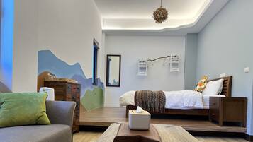 Deluxe-Doppelzimmer, 1 Queen-Bett, Nichtraucher | Individuell dekoriert, individuell eingerichtet, Schreibtisch