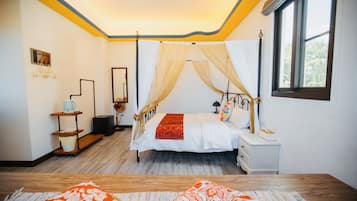 Deluxe Double Room, 1 Queen Bed, Non Smoking | Individually decorated, individually furnished, desk, soundproofing