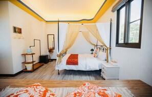 Habitación doble Deluxe, 1 cama Queen size, para no fumadores | Decoración personalizada, muebles diferentes y escritorio 