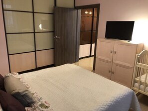 In-room safe, desk, iron/ironing board, free WiFi