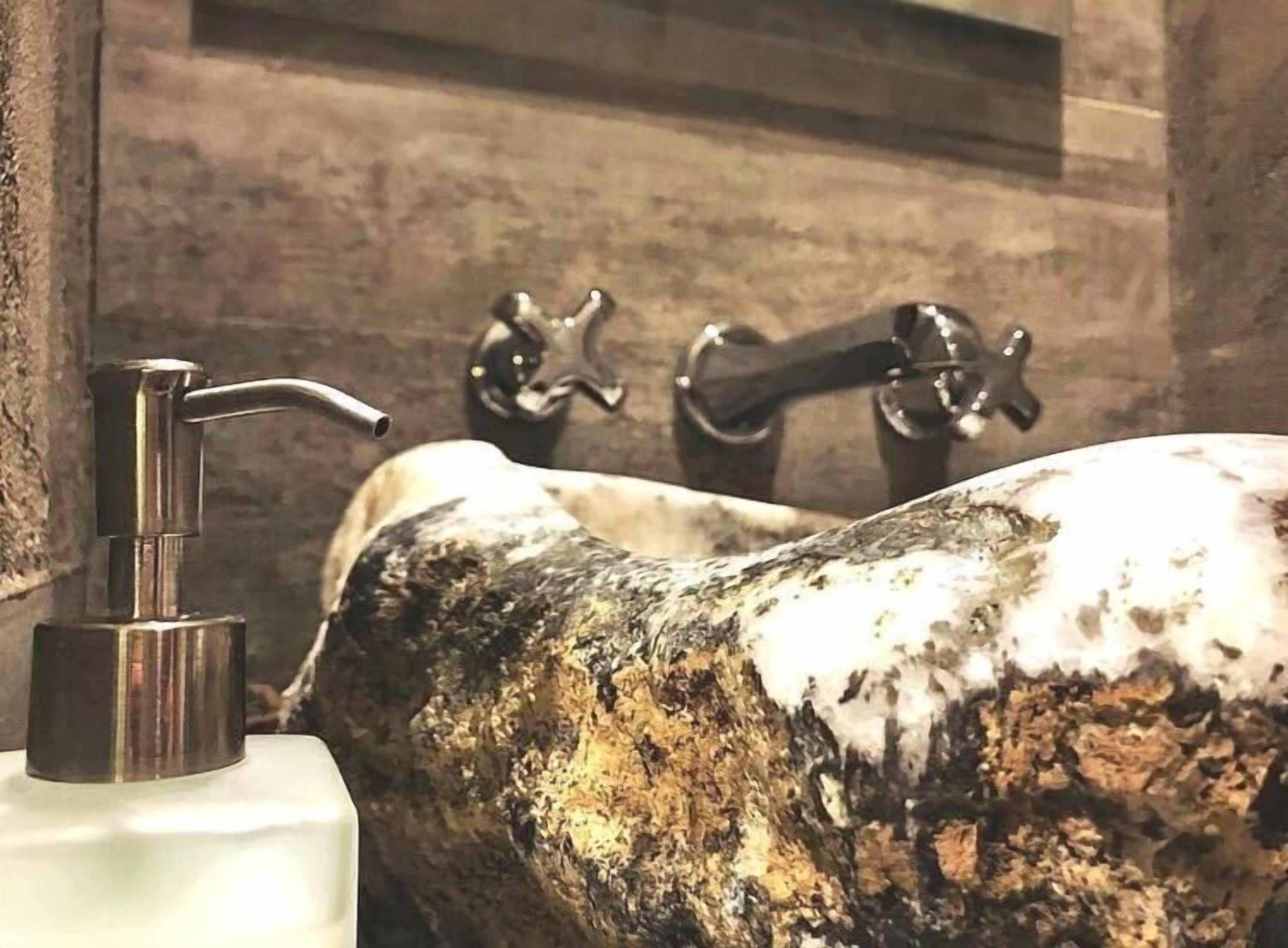 shower, free toiletries, hair dryer, slippers