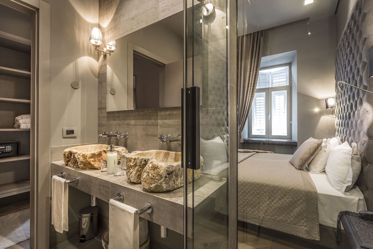 luxury suite, annex building | bathroom | shower, free toiletries, hair dryer, slippers