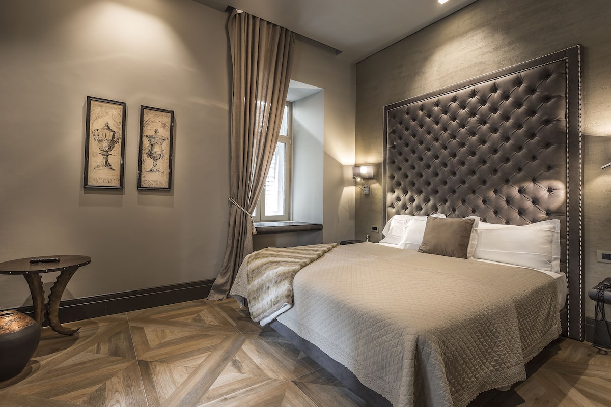 Luxury Suite, Annex Building | 1 bedroom, minibar, in-room safe, soundproofing