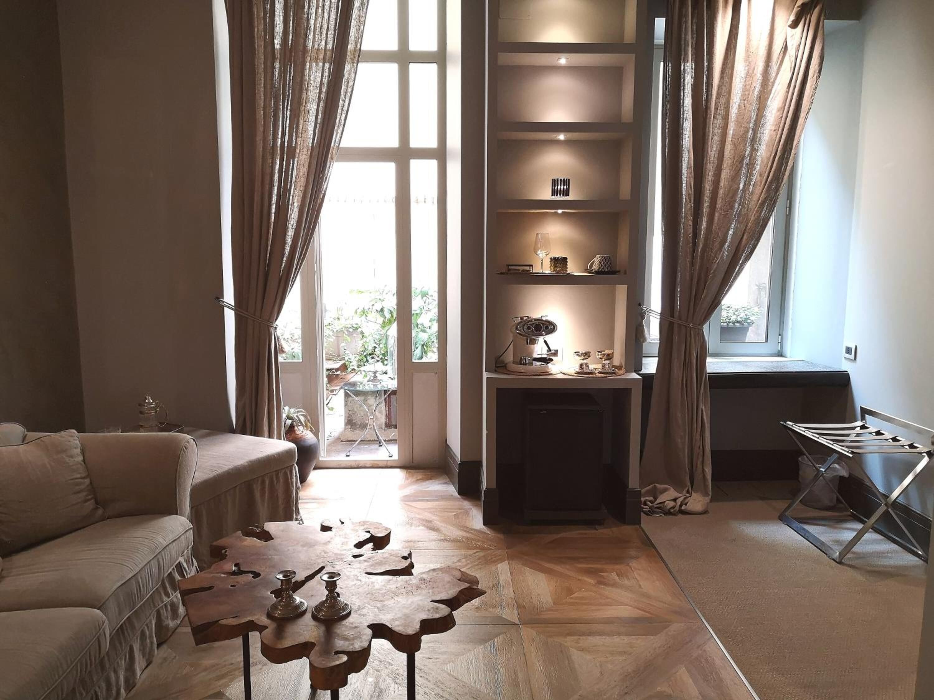 luxury suite, annex building | living room | led tv