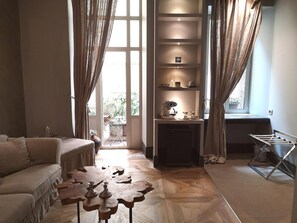 럭셔리 스위트, 별관 | 거실 | LED TV