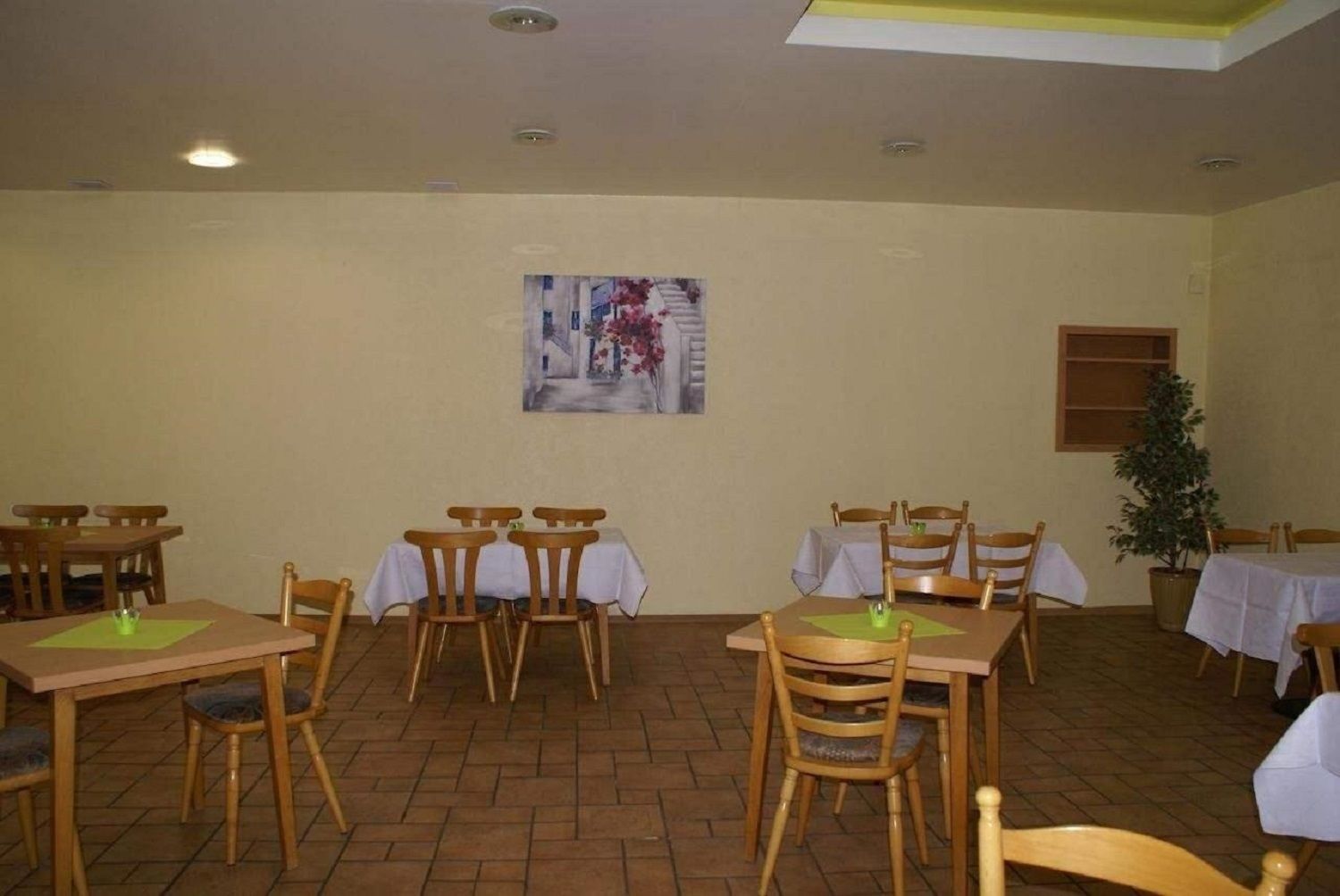 Desayuno buffet diario (EUR 6.50 por persona)