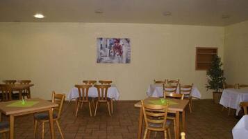 TĂ€gliches FrĂŒhstĂŒcksbuffet (6.50 EUR pro Person)